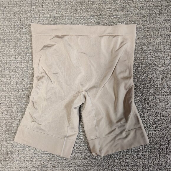 Women's Jockey Brand Skimming Smoothing Slipshort - Beige - Size Medium - Picture 1 of 2